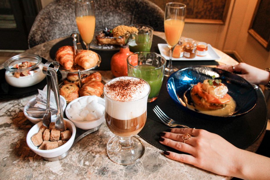 Desayuno en Casino Gran Vía, Madrid.