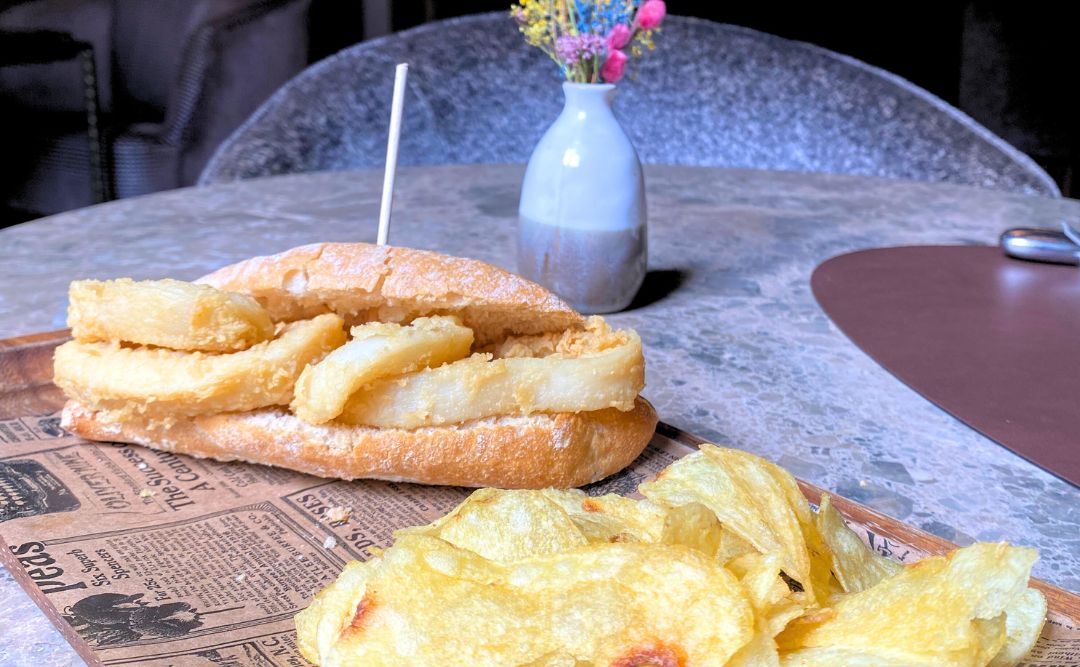 San Isidro Experience - Montadito de calamares con copa de vino o caña