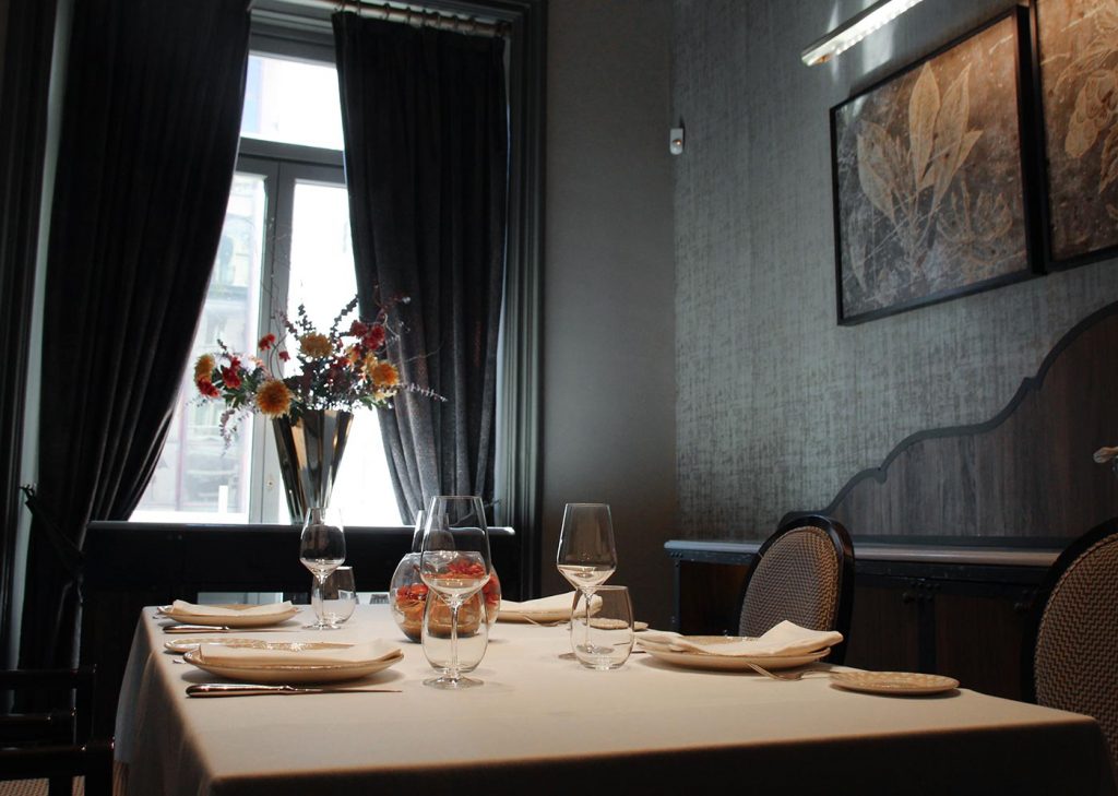 Casino Gran Vía restaurante con salón privado en Gran Vía de Madrid detalle de mesa preparada para comida privada