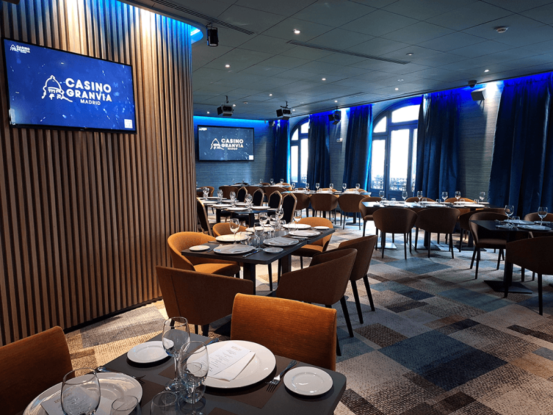 Gran barra circular en la sala para eventos Golden View en Casino Gran Vía